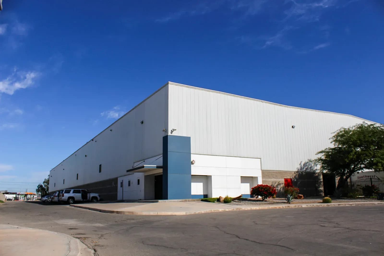 Nave Industrial de 6,060 m² 2