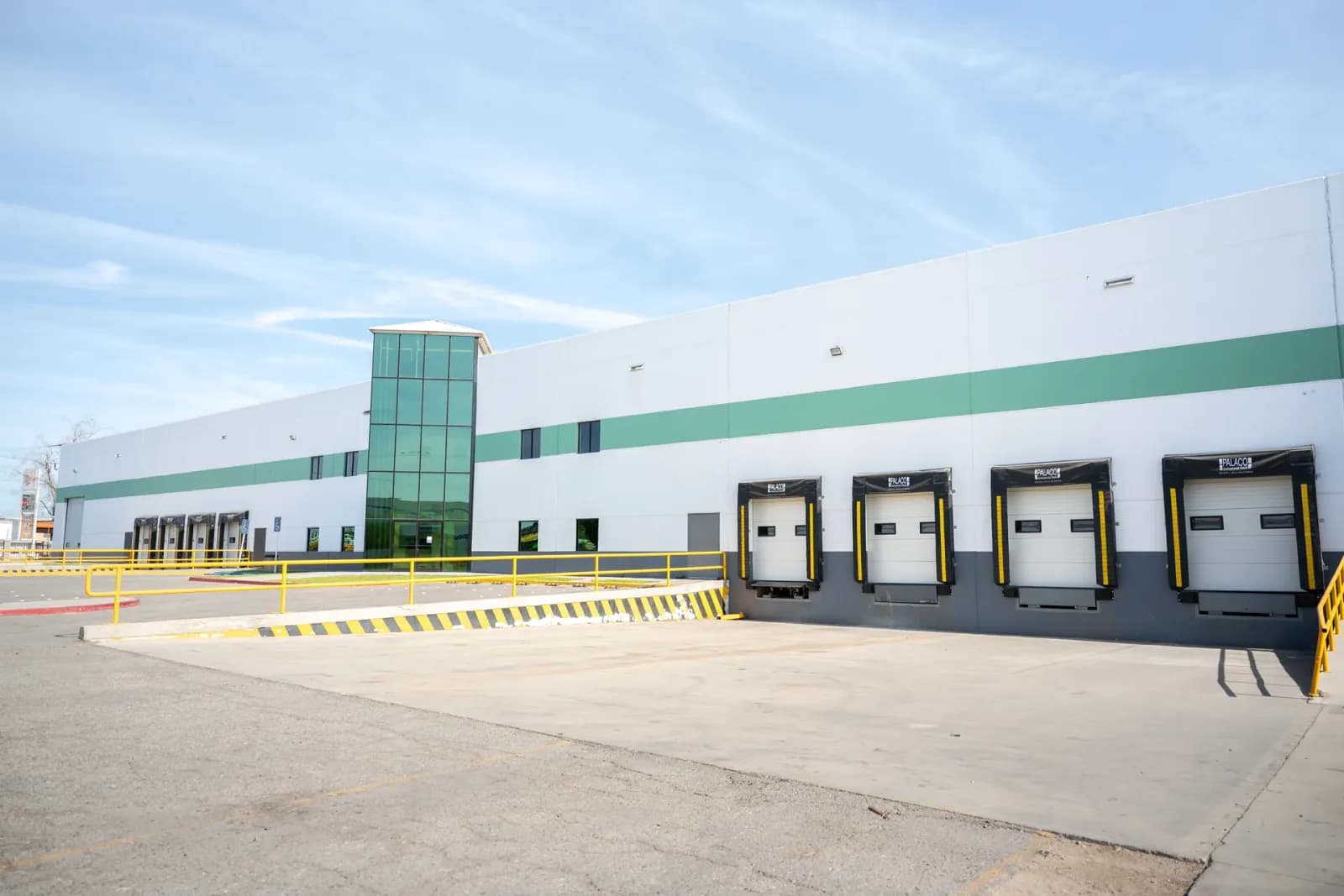 Nave Industrial de 4,560 m²
