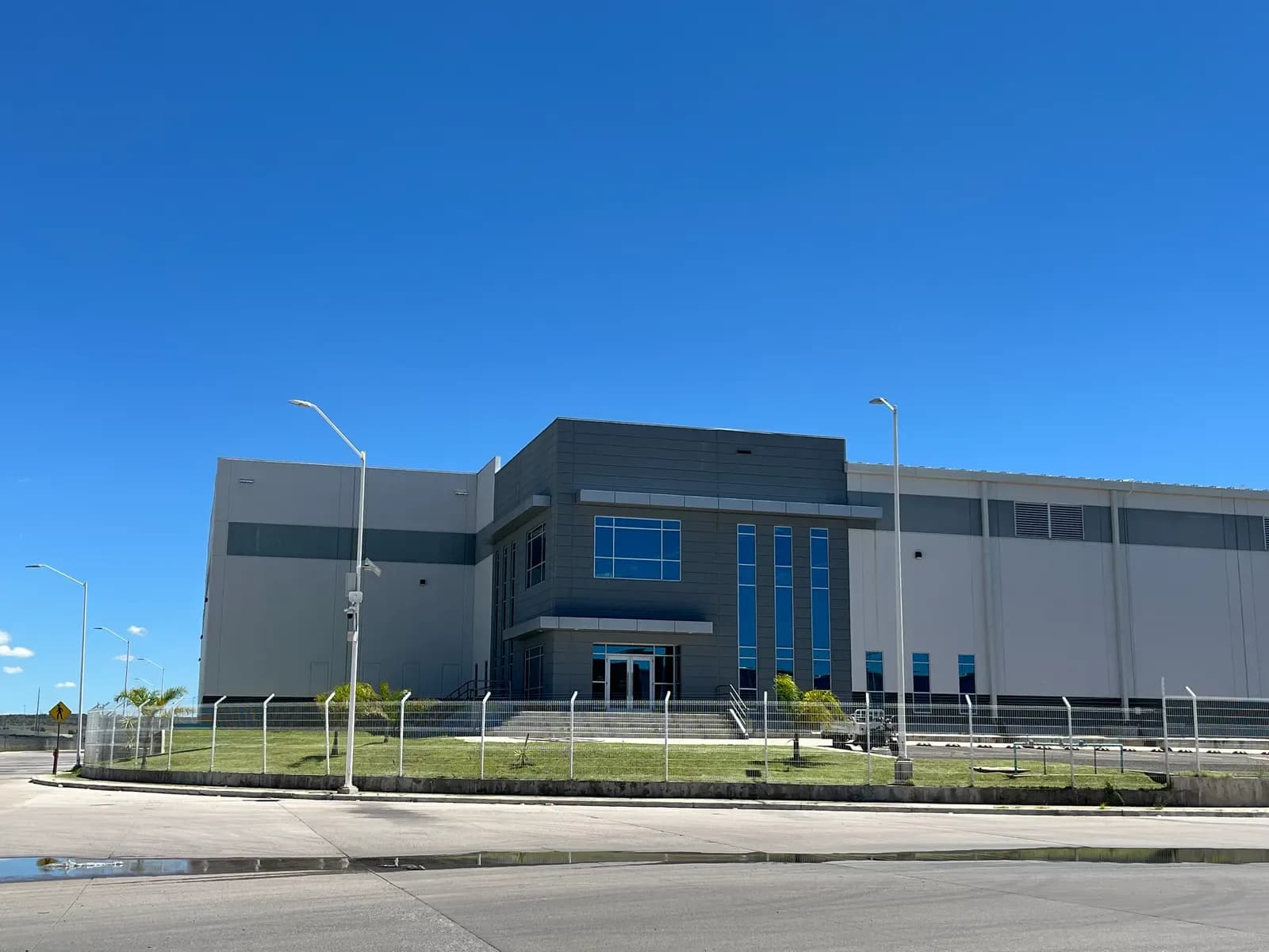 Nave Industrial de 4,715 m² 2
