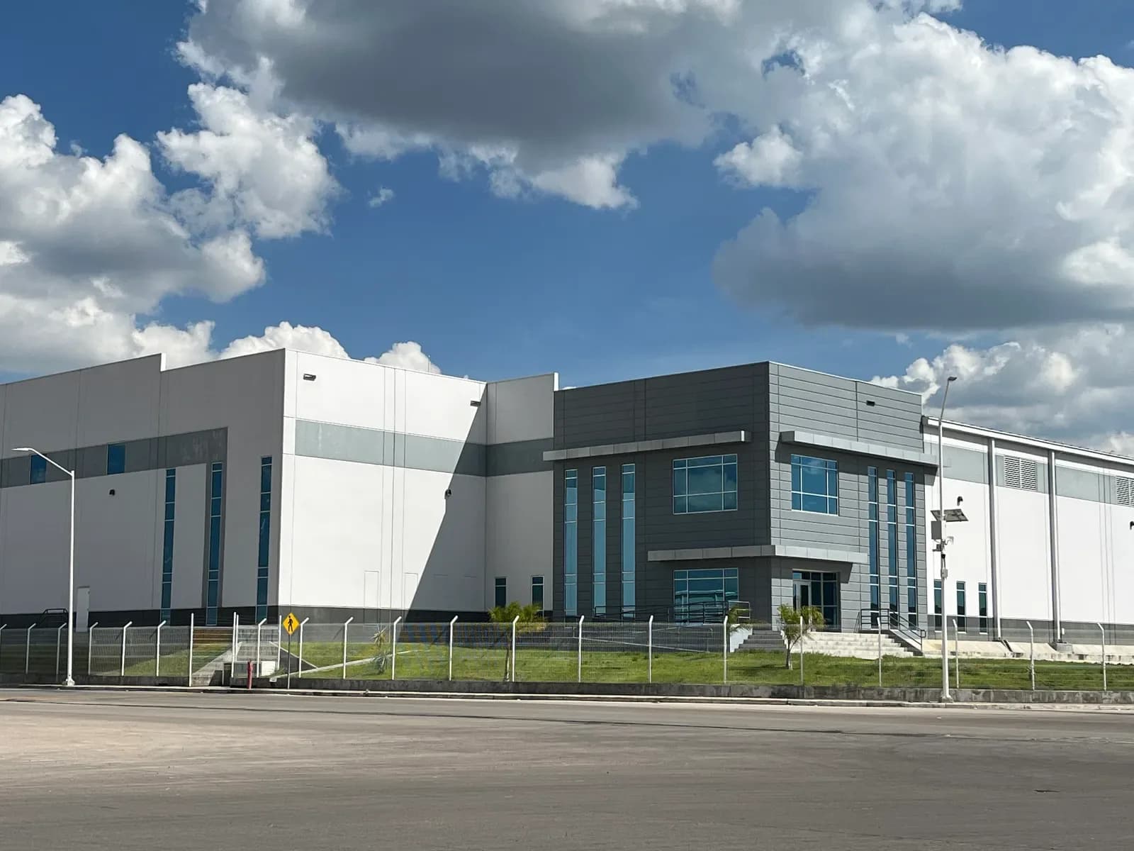 Nave Industrial de 4,715 m² 3