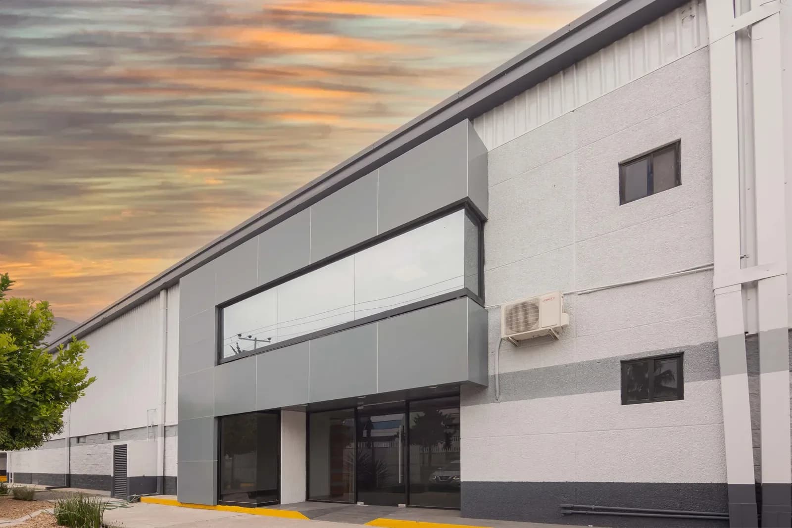 Nave Industrial de 9,720 m² 1