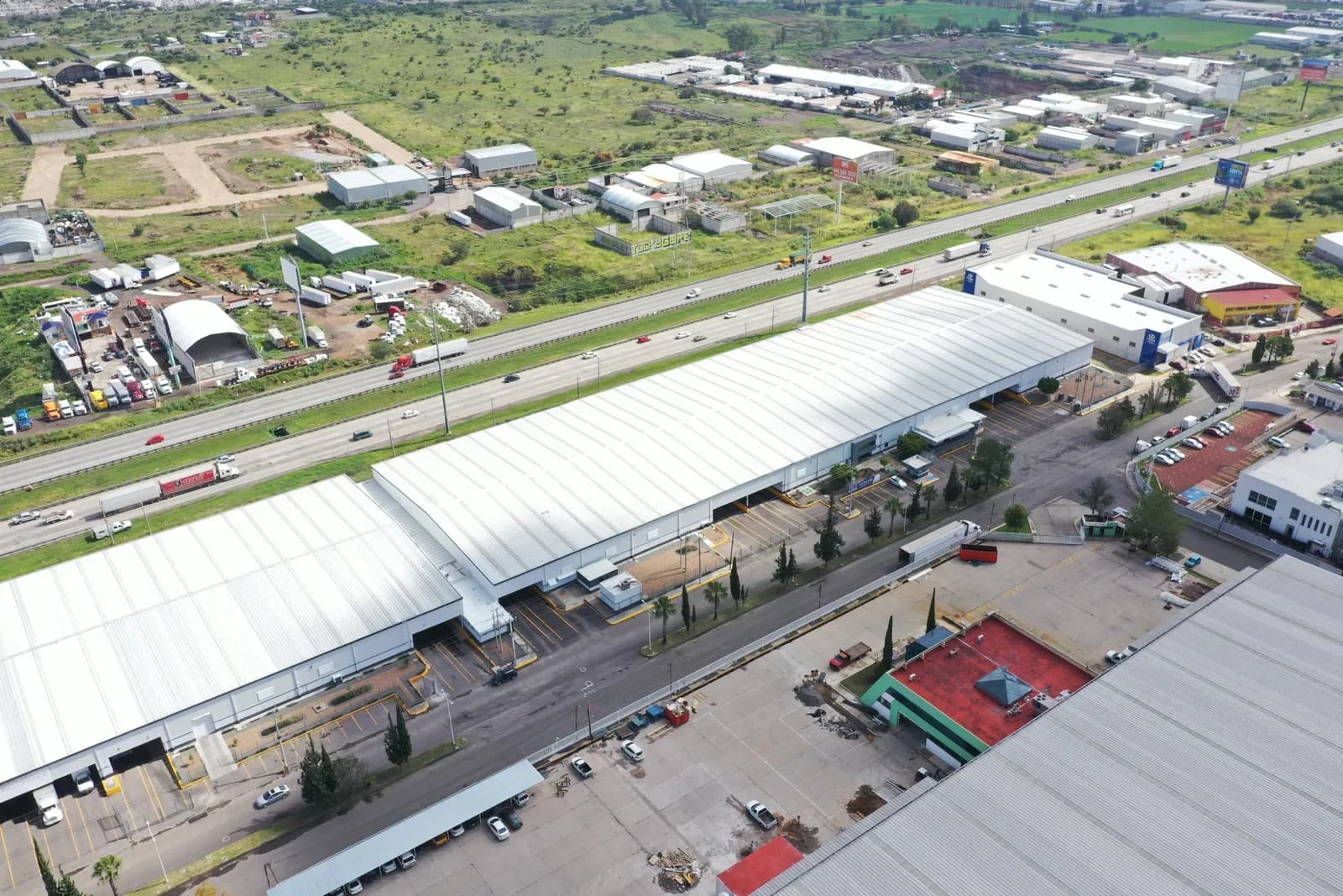 Nave Industrial de 9,720 m² 3