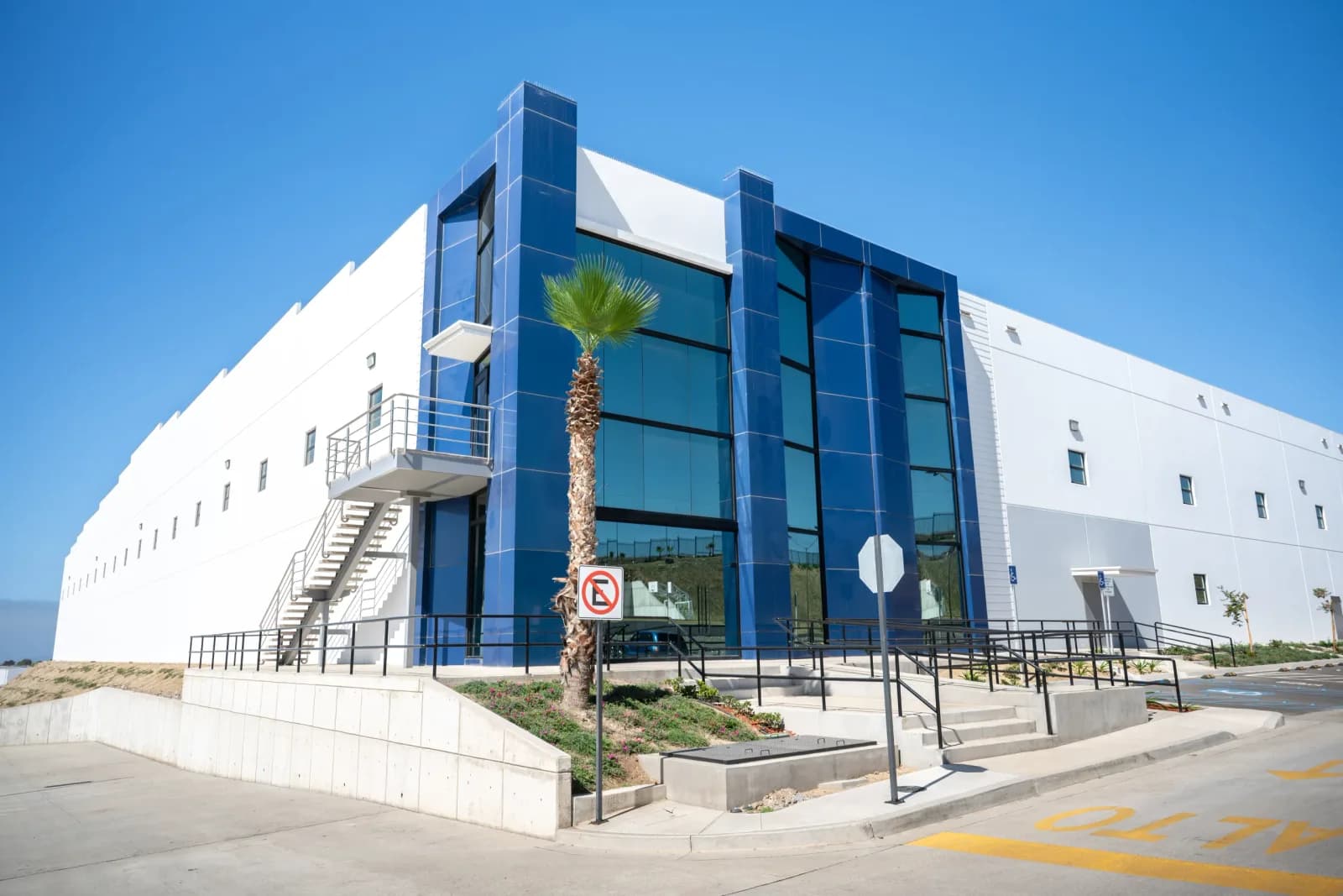 Nave Industrial de 8,640 m²