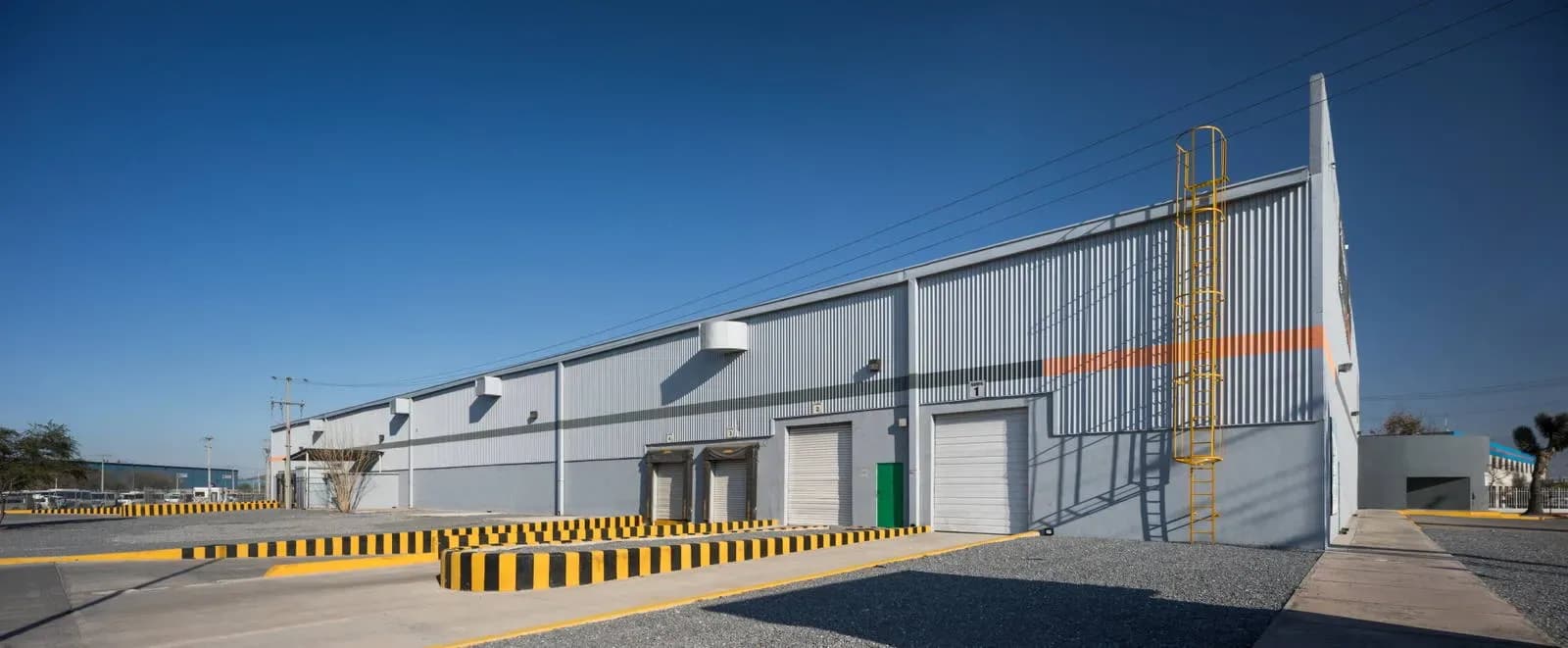 Nave Industrial de 4,500 m² 4