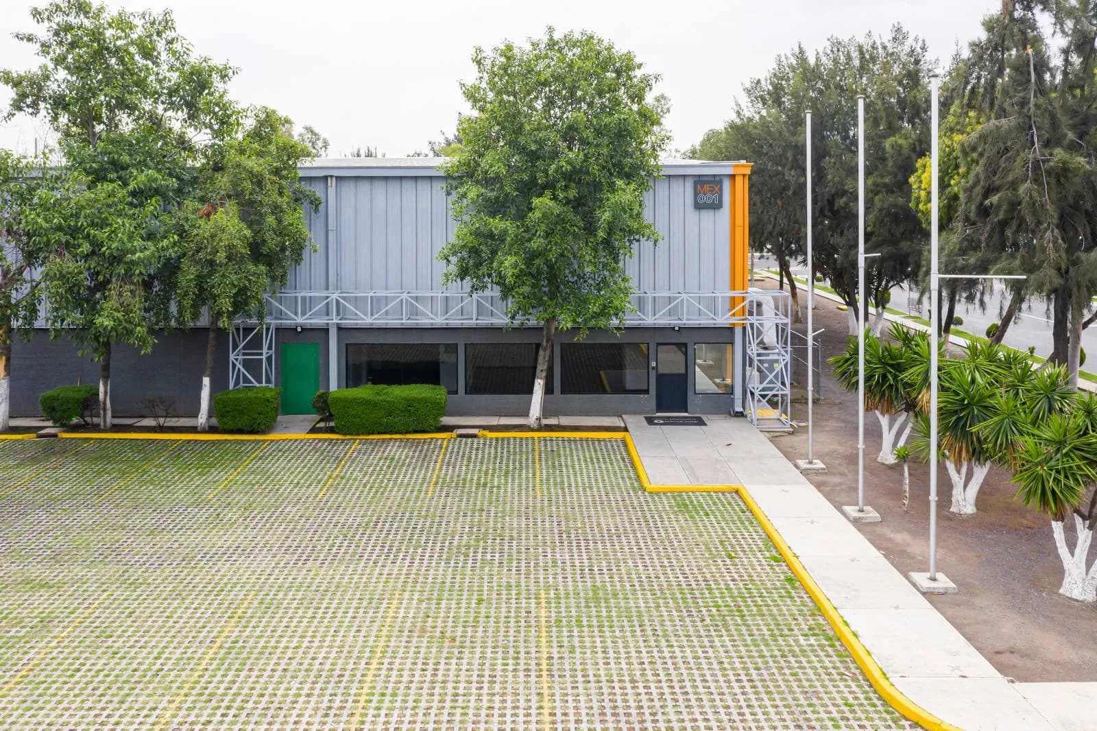 Nave Industrial de 3,000 m² 1