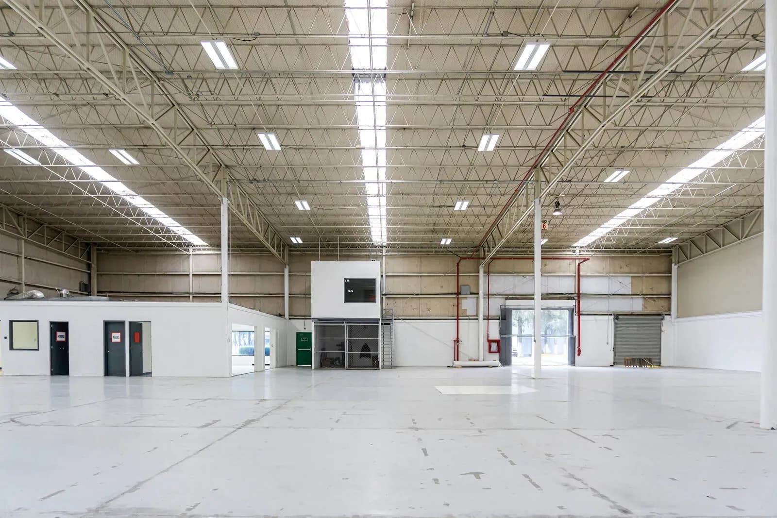 Nave Industrial de 3,000 m² 2