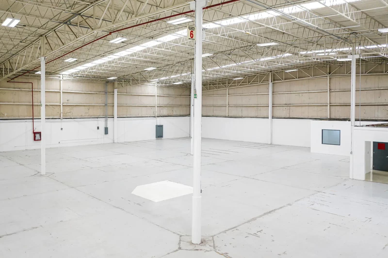Nave Industrial de 3,000 m² 3