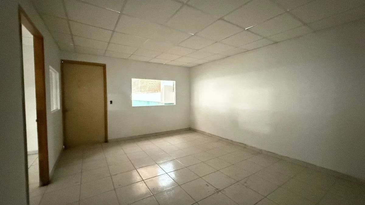 Industrial Warehouse 3,600m2 For Sale en Colón Industrial, Guadalajara
