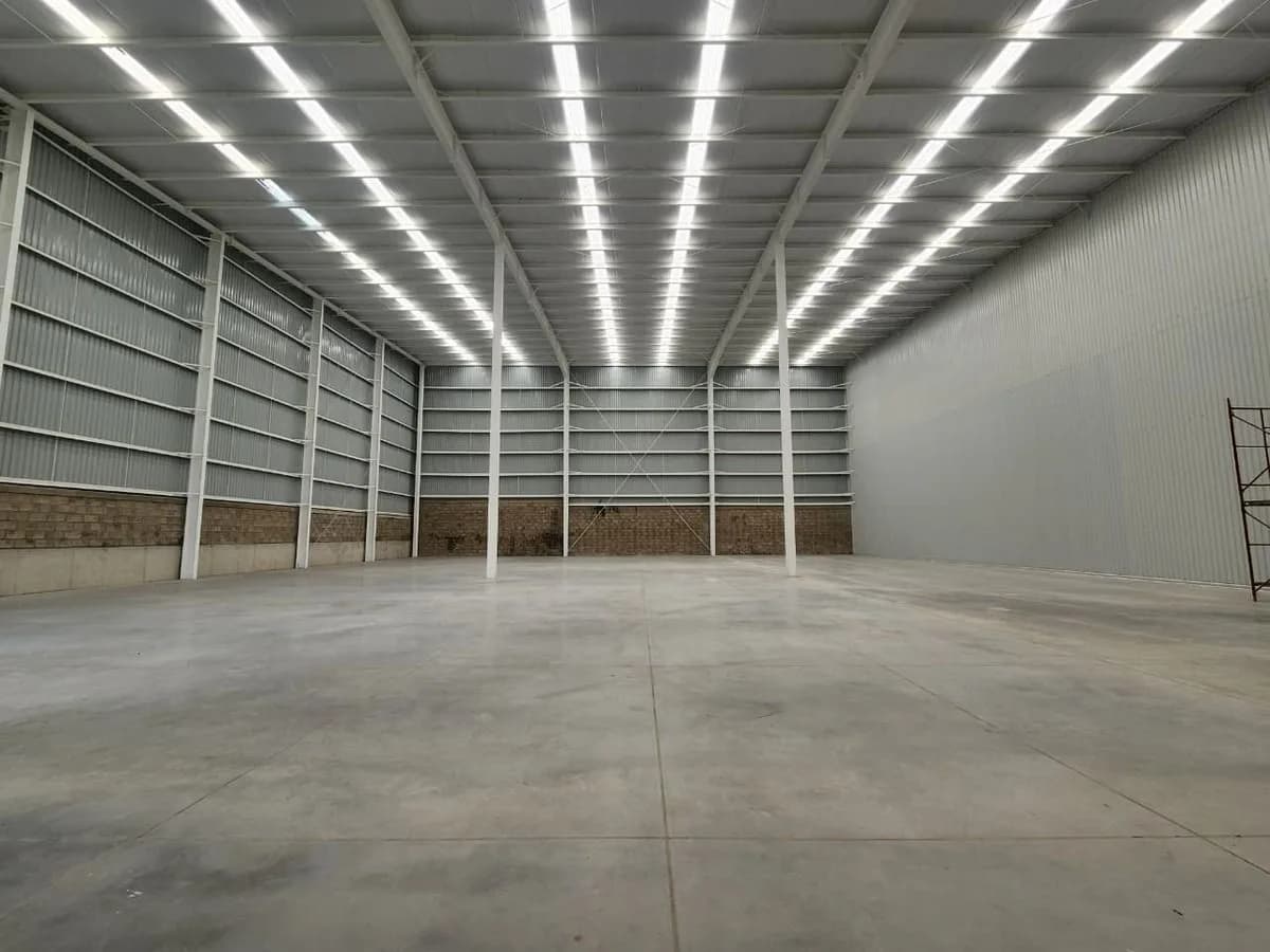 Bodega Comercial 1,100m2 Estratégica con Andén y Rampa en Zapopan 3